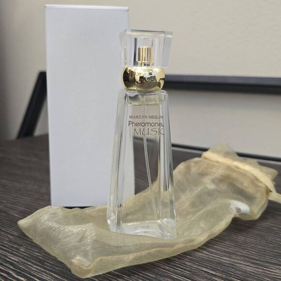 Marilyn Miglin Pheromone Musk Eau De Parfum 1.7 Fl Oz - Picture 1 of 3